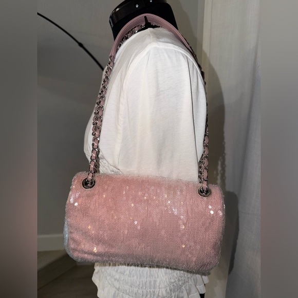 Chanel Mini Waterfall CC Flap Bag
Sequins - Picture 7 of 17